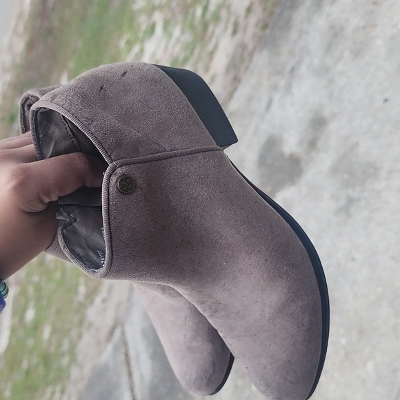 Boots - Picture 3 of 4